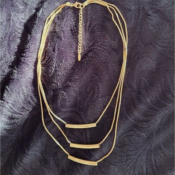 Gold dangling necklace with 3 chains - Picture 3 of 4
